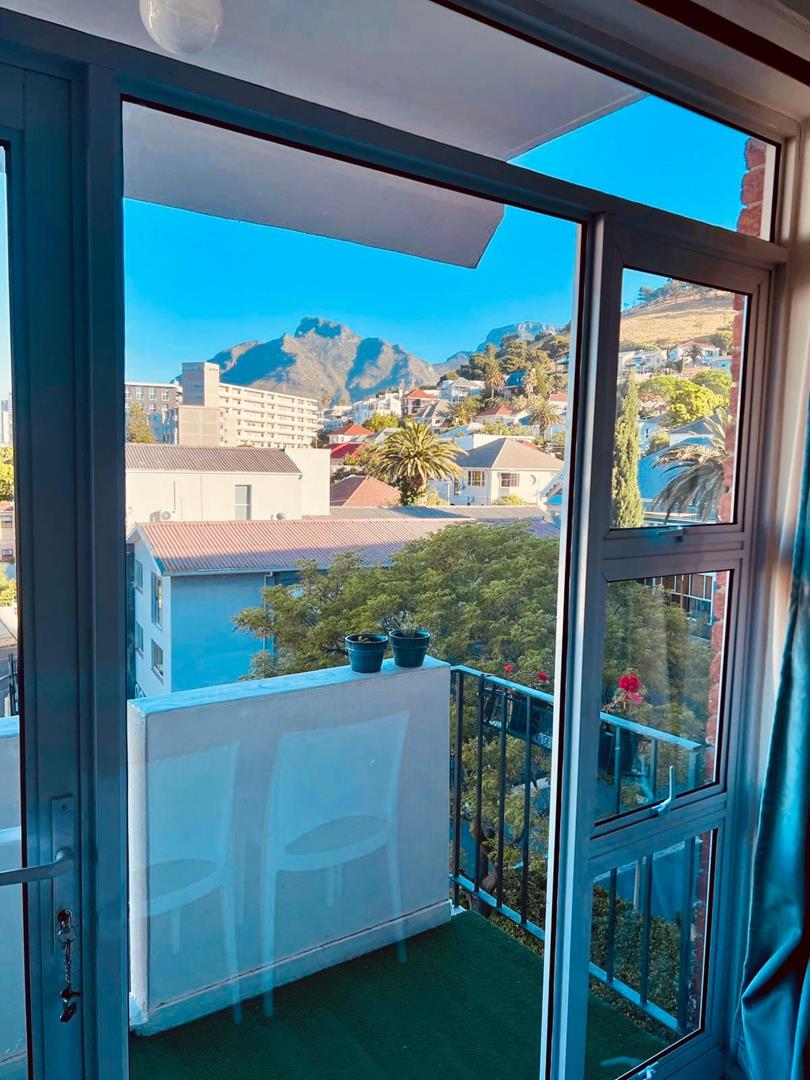 To Let 1 Bedroom Property for Rent in Green Point Western Cape